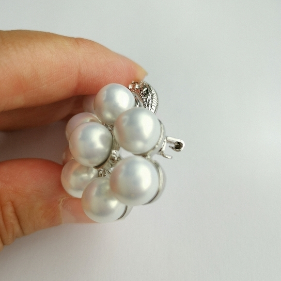 Deluxe White Pearl  Crystal bouquet Brooch Pin in silver - Picture 4 of 7